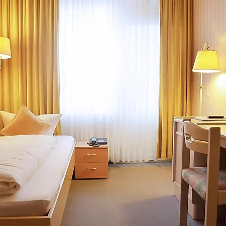 Miramar Hotel *